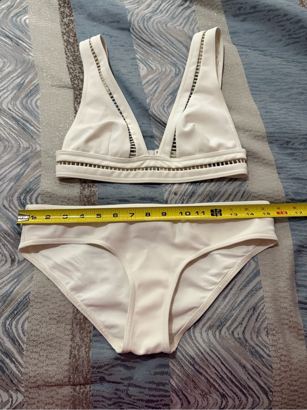 Women’s Cream Cutout Trim Bikini Set - Classic Two-Piece Swimwear
